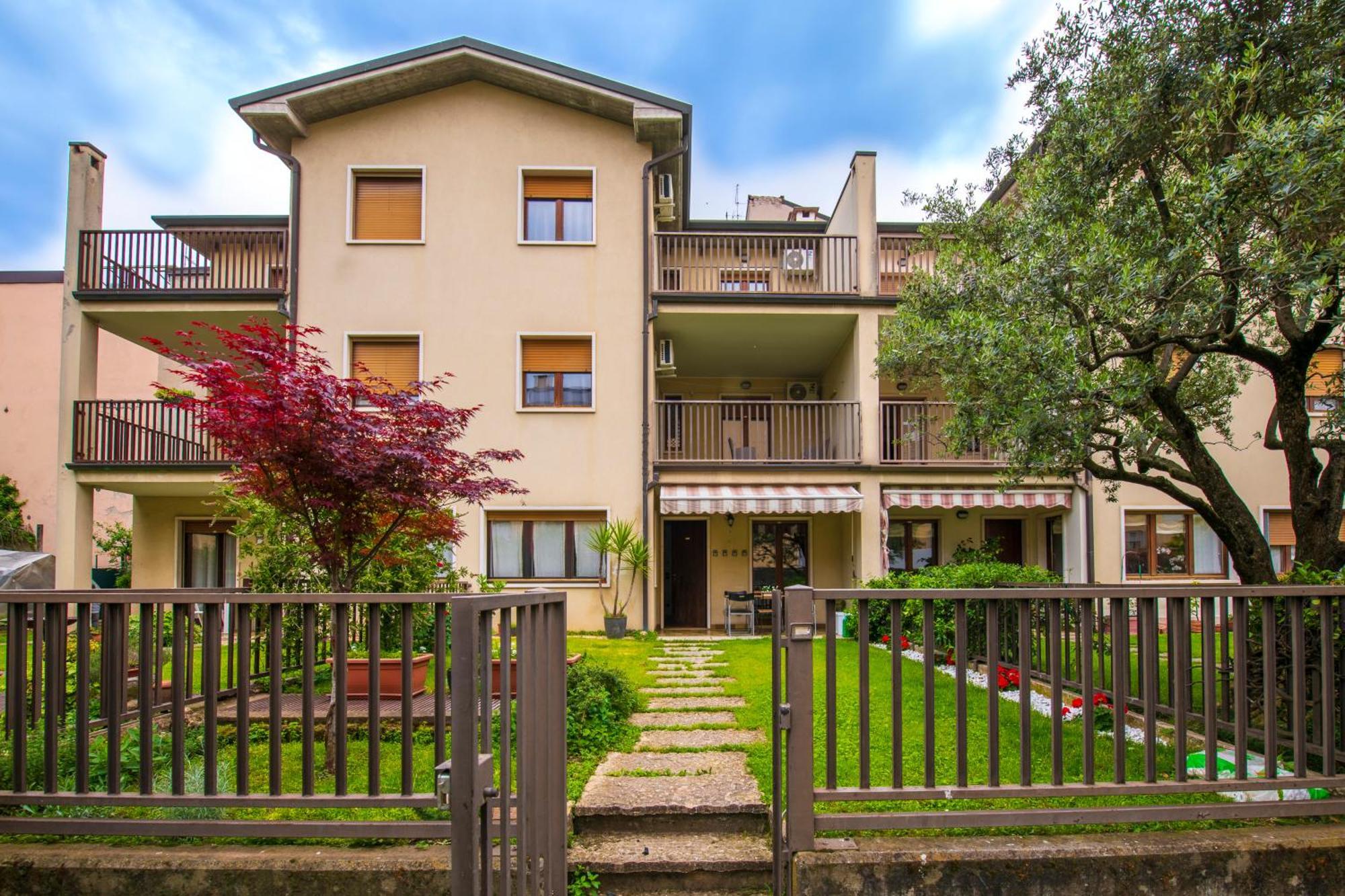 Gardenhouse - Wifi And Garden Hotel Verona Exterior foto